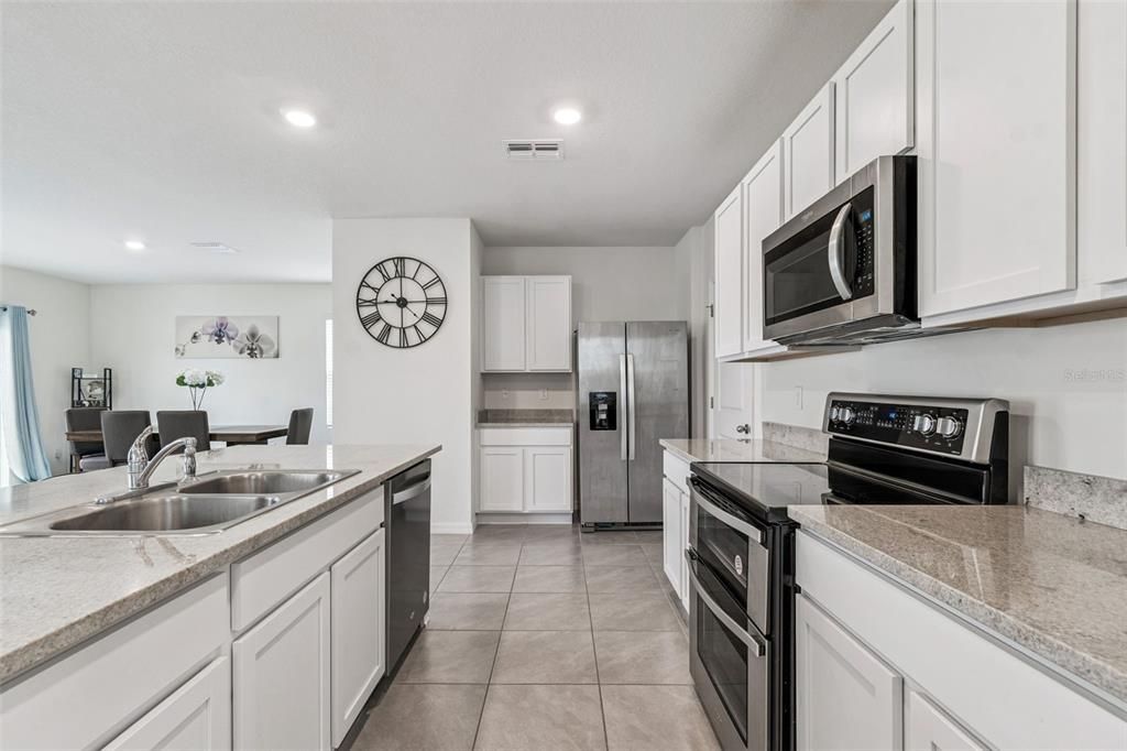 En Renta: $2,400 (4 camas, 2 baños, 2261 Pies cuadrados)