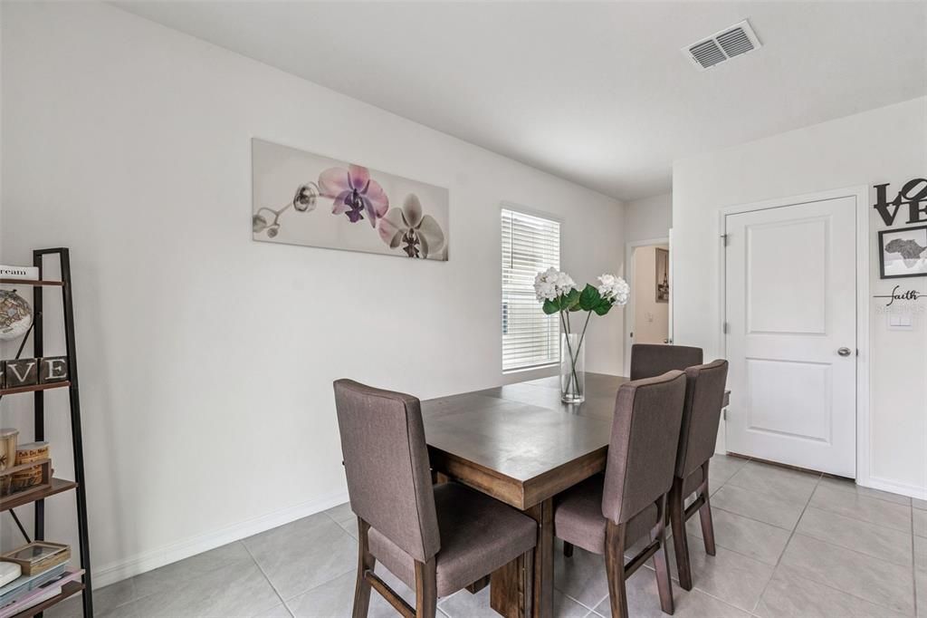 En Renta: $2,400 (4 camas, 2 baños, 2261 Pies cuadrados)