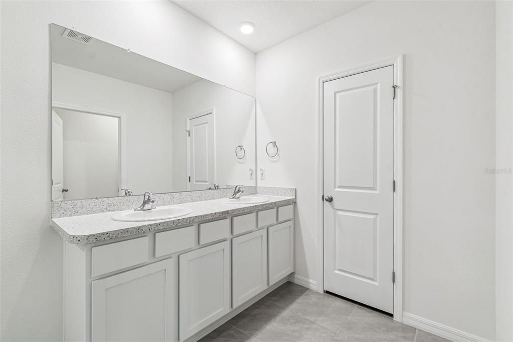 En Renta: $2,400 (4 camas, 2 baños, 2261 Pies cuadrados)