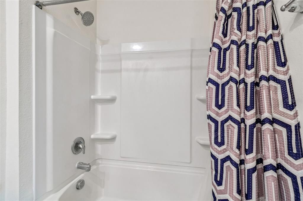 En Renta: $2,400 (4 camas, 2 baños, 2261 Pies cuadrados)