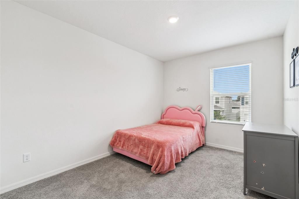 En Renta: $2,400 (4 camas, 2 baños, 2261 Pies cuadrados)