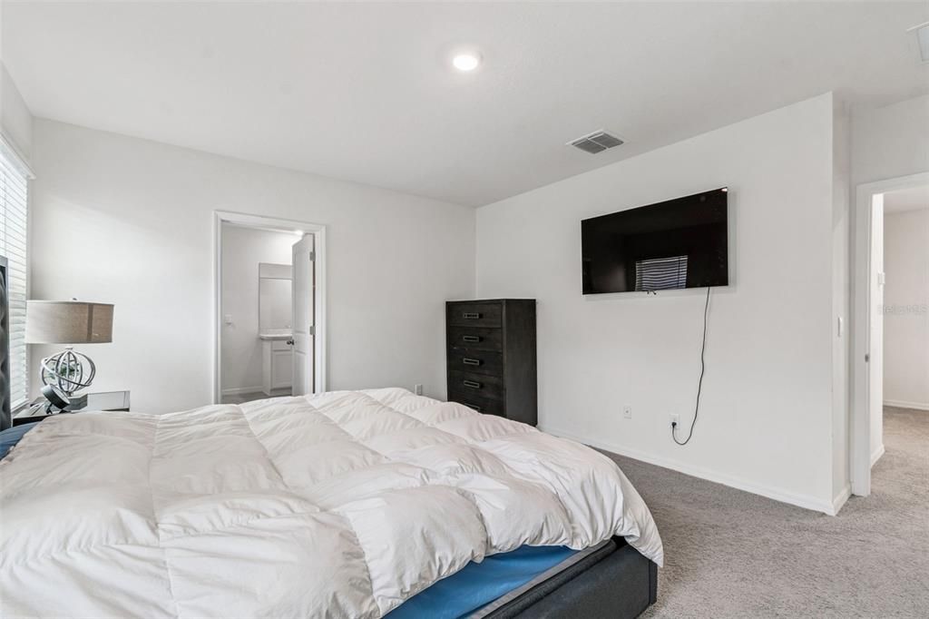 En Renta: $2,400 (4 camas, 2 baños, 2261 Pies cuadrados)