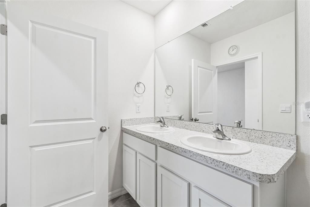 En Renta: $2,400 (4 camas, 2 baños, 2261 Pies cuadrados)