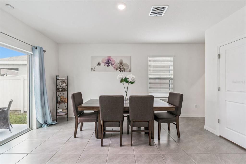 En Renta: $2,400 (4 camas, 2 baños, 2261 Pies cuadrados)