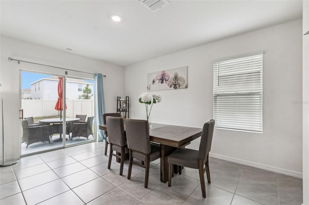 En Renta: $2,400 (4 camas, 2 baños, 2261 Pies cuadrados)