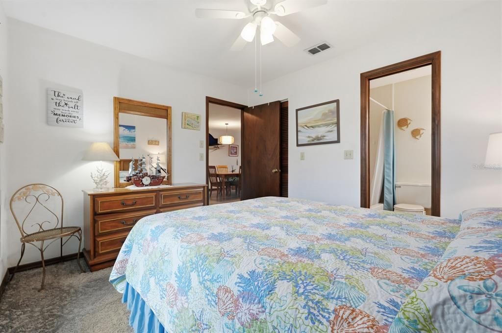 For Sale: $424,900 (2 beds, 2 baths, 1196 Square Feet)