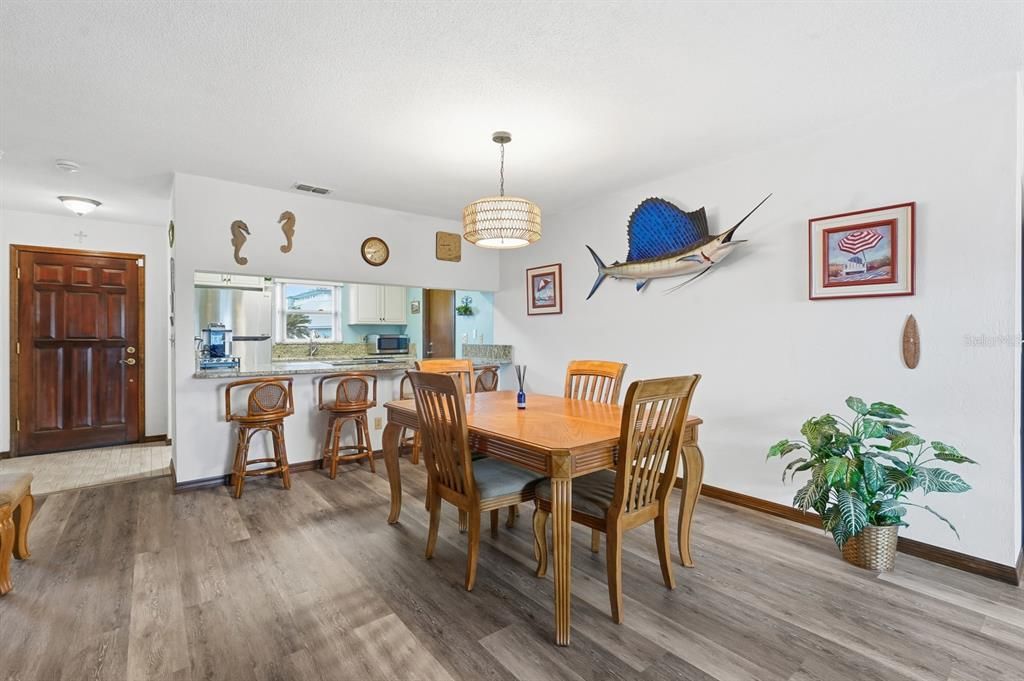 For Sale: $424,900 (2 beds, 2 baths, 1196 Square Feet)