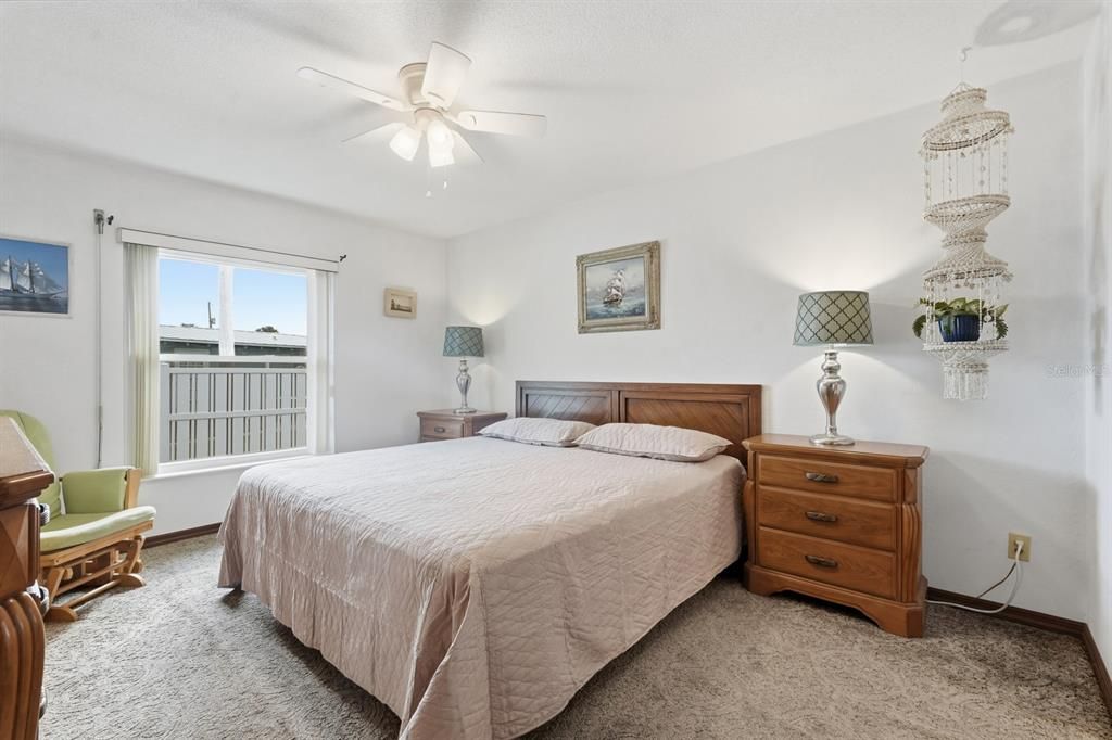 For Sale: $424,900 (2 beds, 2 baths, 1196 Square Feet)