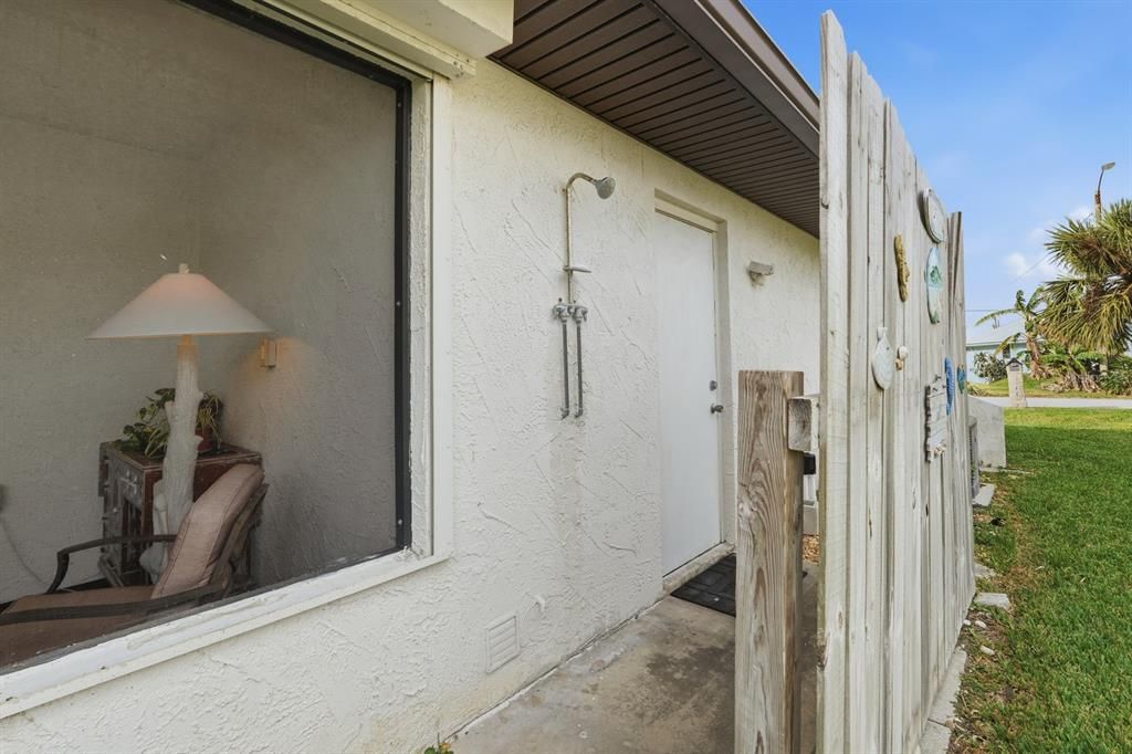 For Sale: $424,900 (2 beds, 2 baths, 1196 Square Feet)