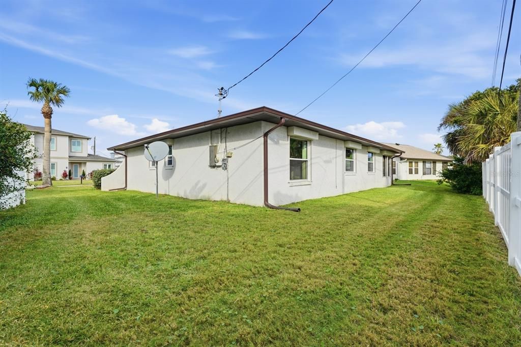 For Sale: $424,900 (2 beds, 2 baths, 1196 Square Feet)