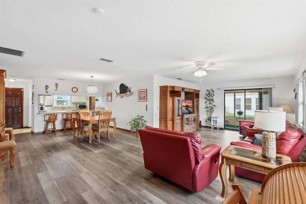 For Sale: $424,900 (2 beds, 2 baths, 1196 Square Feet)