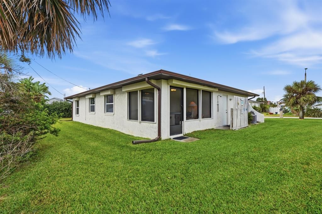 For Sale: $424,900 (2 beds, 2 baths, 1196 Square Feet)