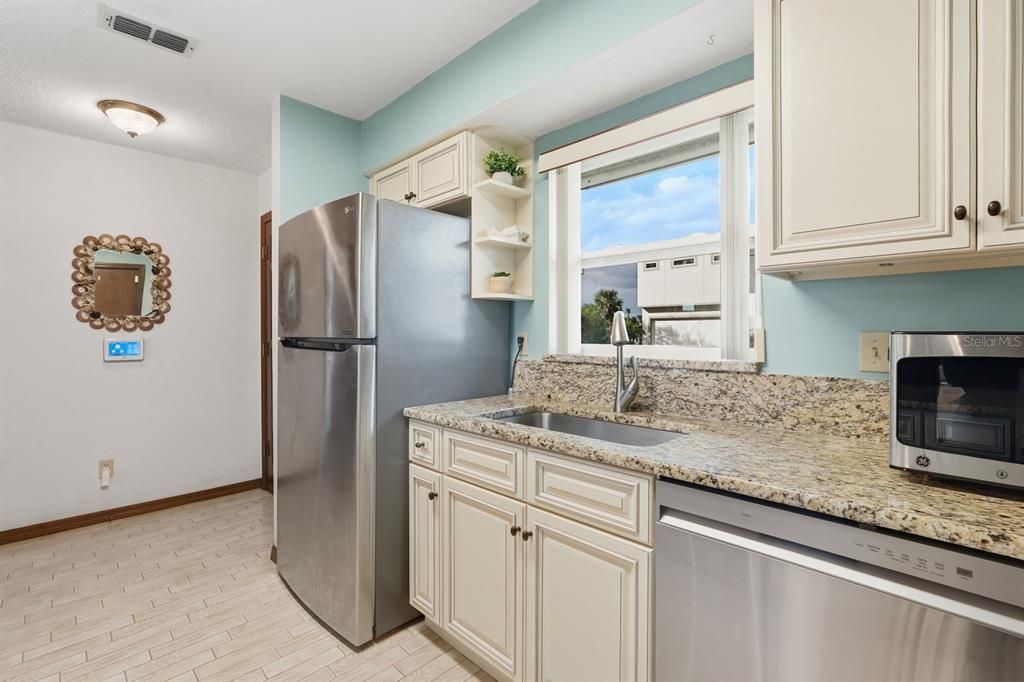 For Sale: $424,900 (2 beds, 2 baths, 1196 Square Feet)