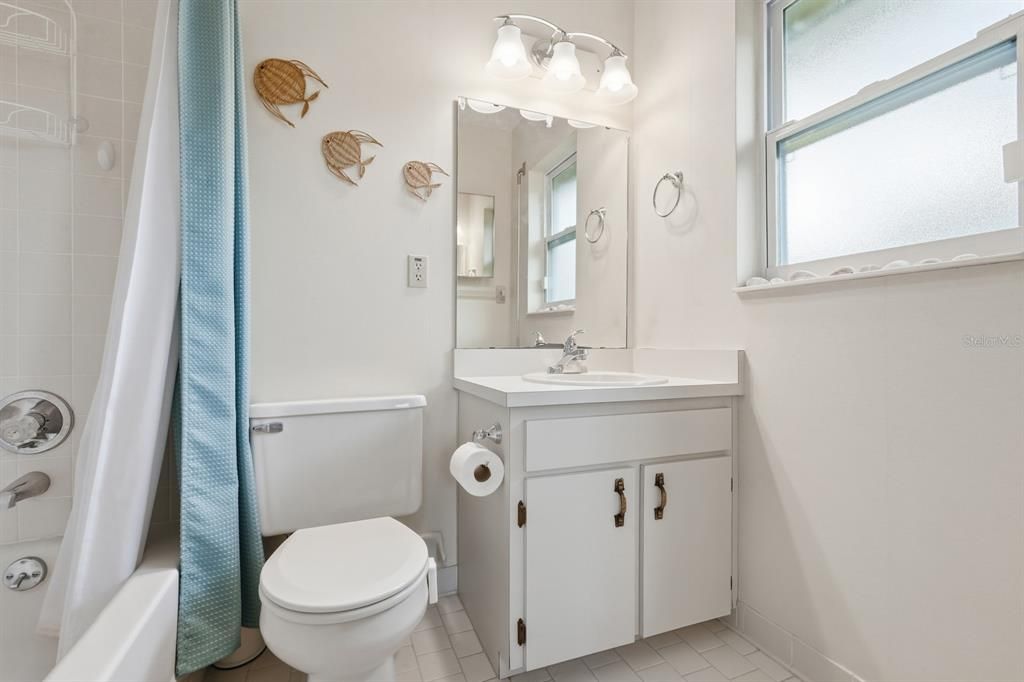 For Sale: $424,900 (2 beds, 2 baths, 1196 Square Feet)