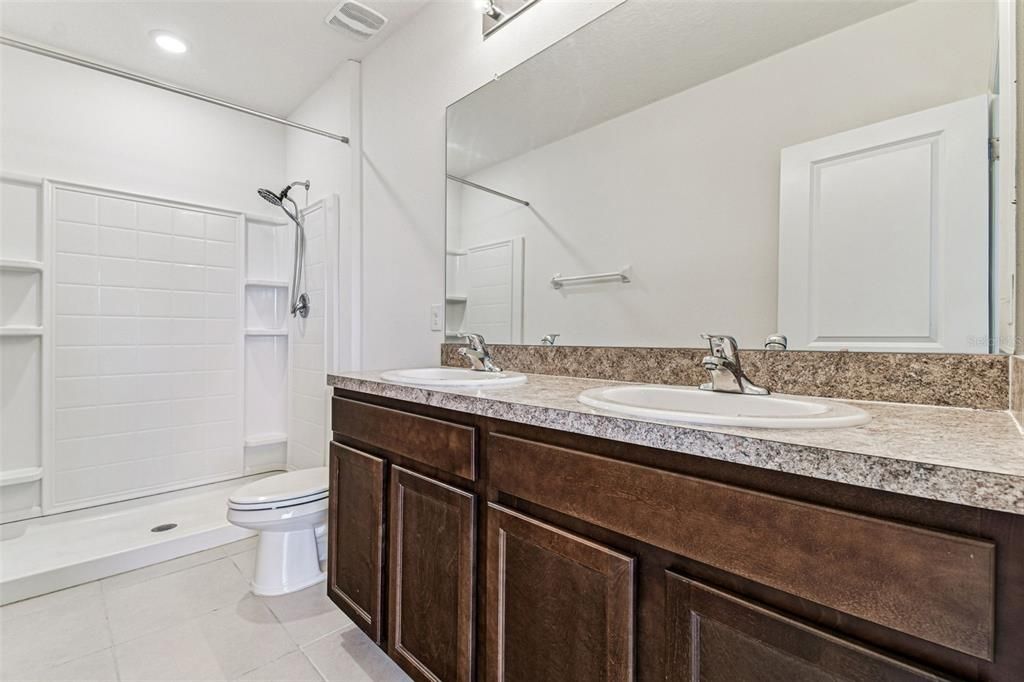 待售: $329,900 (3 贝兹, 2 浴室, 1673 平方英尺)