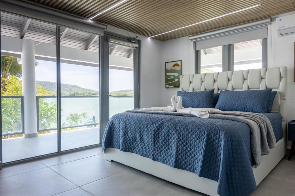 Active With Contract: $2,395,000 (8 beds, 7 baths, 6000 Square Feet)