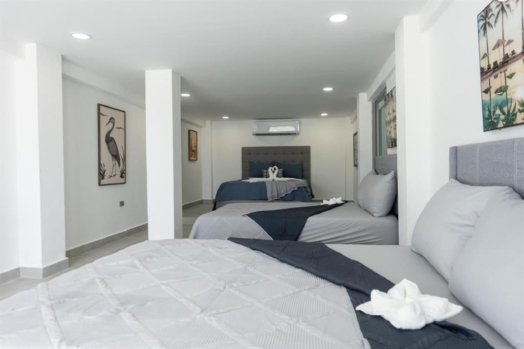 Active With Contract: $2,395,000 (8 beds, 7 baths, 6000 Square Feet)