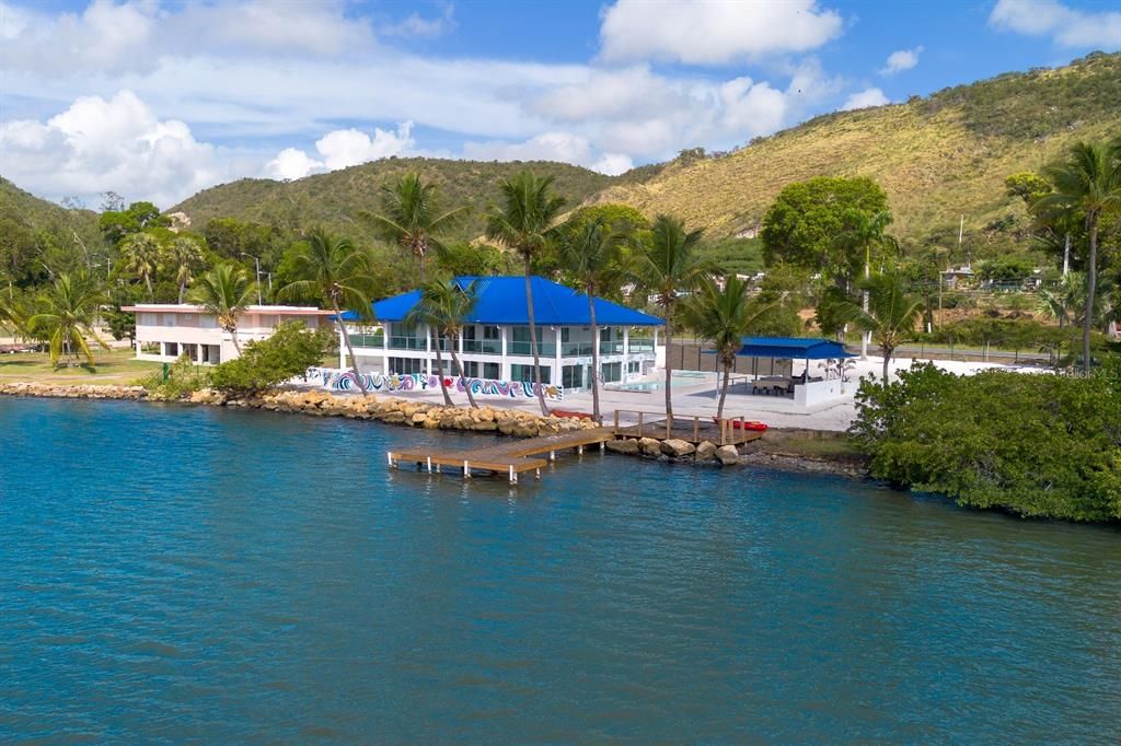 Active With Contract: $2,395,000 (8 beds, 7 baths, 6000 Square Feet)