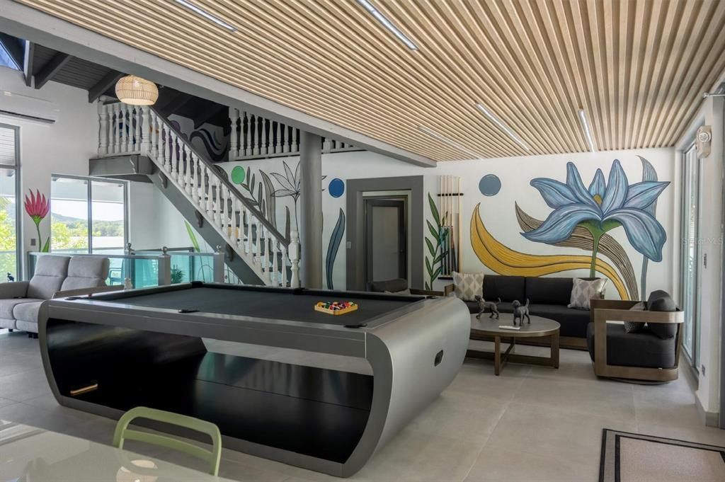Active With Contract: $2,395,000 (8 beds, 7 baths, 6000 Square Feet)