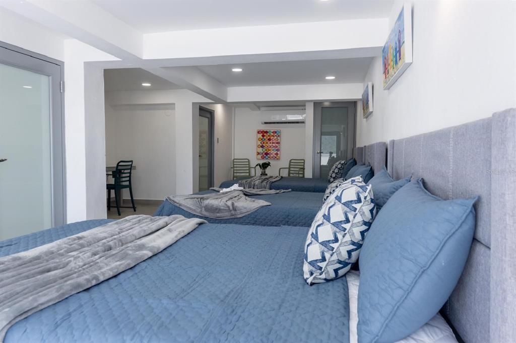 Active With Contract: $2,395,000 (8 beds, 7 baths, 6000 Square Feet)