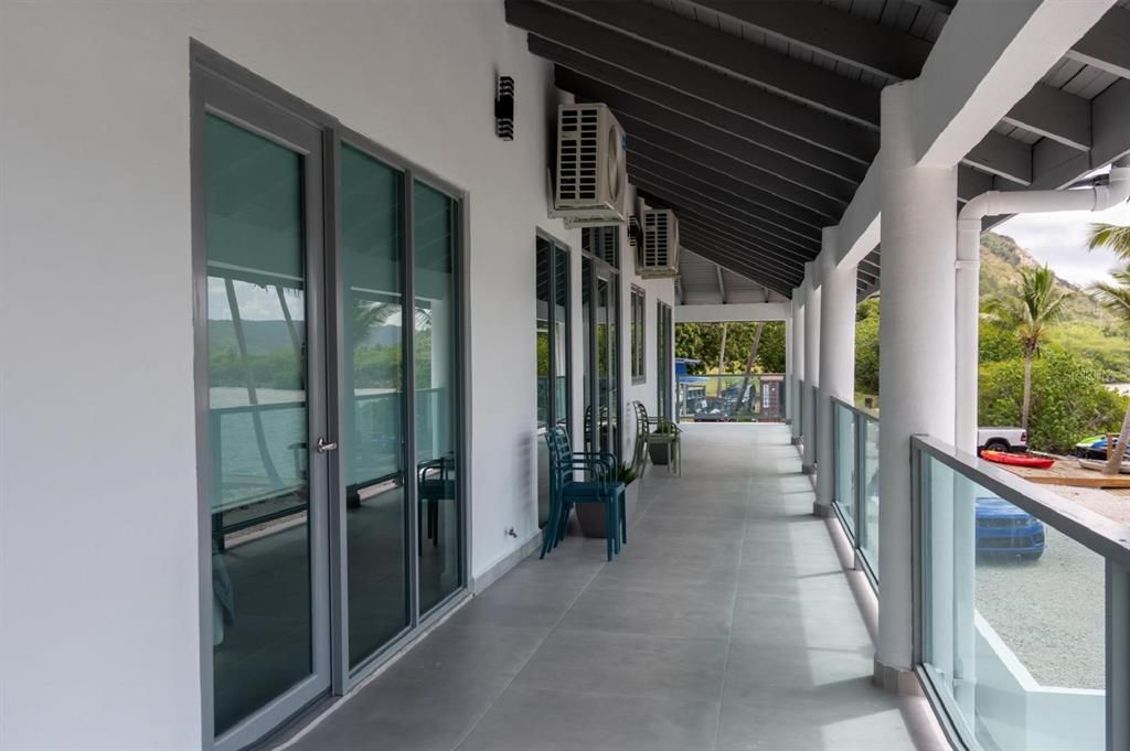 Active With Contract: $2,395,000 (8 beds, 7 baths, 6000 Square Feet)