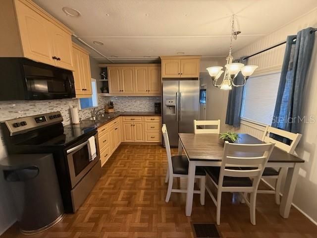 For Sale: $129,500 (2 beds, 1 baths, 600 Square Feet)