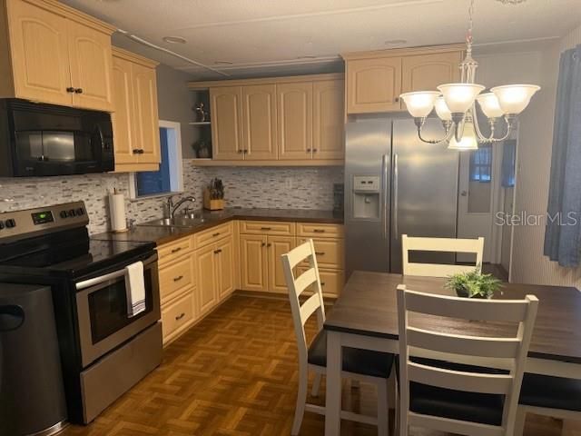 For Sale: $129,500 (2 beds, 1 baths, 600 Square Feet)