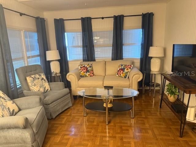 For Sale: $129,500 (2 beds, 1 baths, 600 Square Feet)