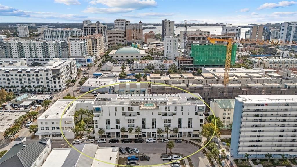 En Venta: $1,200,000 (3 camas, 3 baños, 1836 Pies cuadrados)