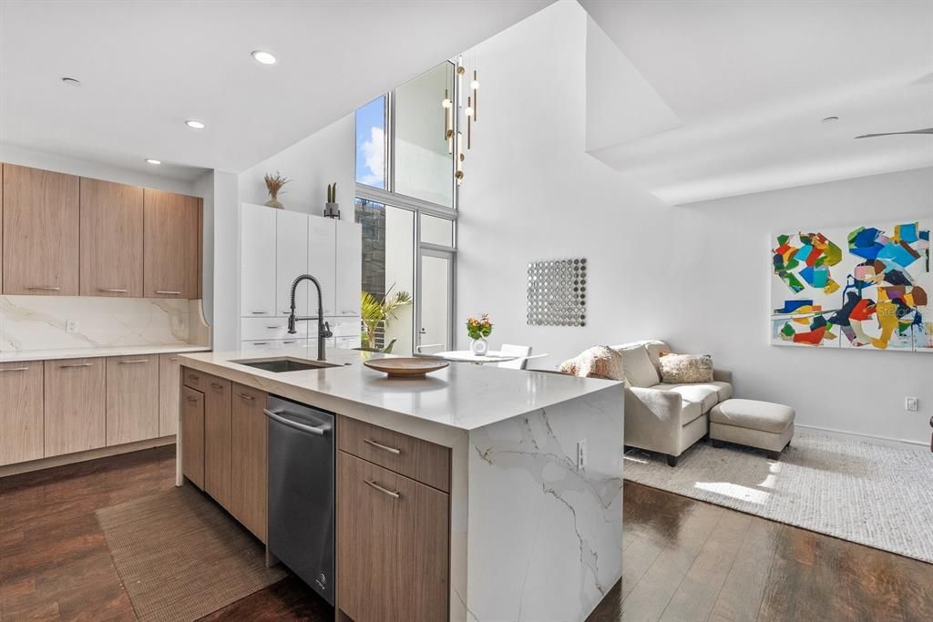 En Venta: $1,200,000 (3 camas, 3 baños, 1836 Pies cuadrados)