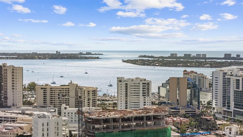 En Venta: $1,200,000 (3 camas, 3 baños, 1836 Pies cuadrados)