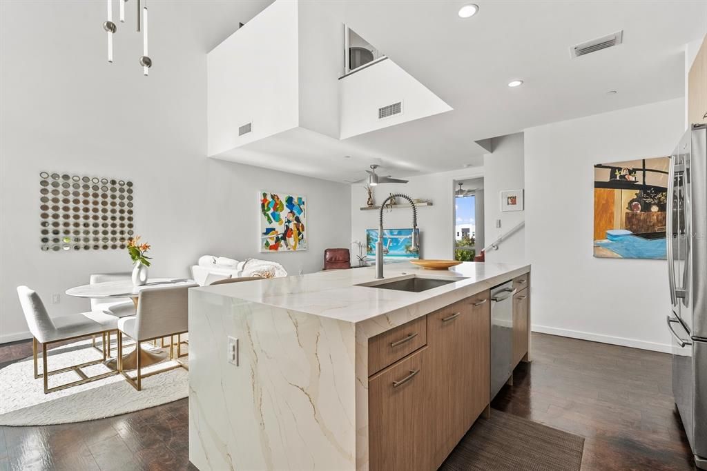 En Venta: $1,200,000 (3 camas, 3 baños, 1836 Pies cuadrados)