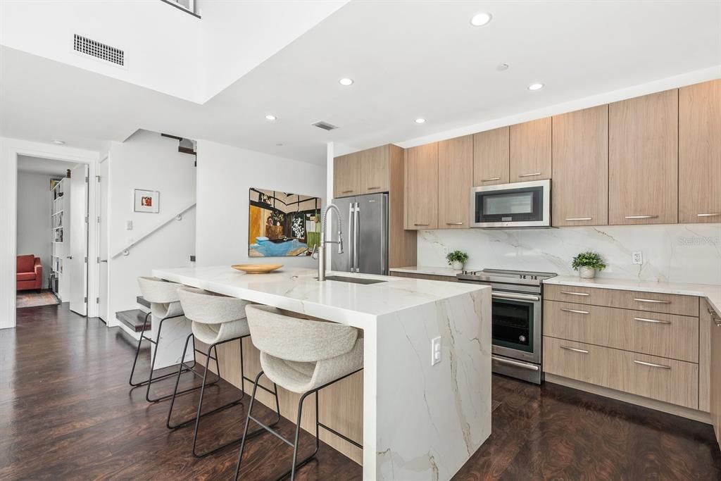 En Venta: $1,200,000 (3 camas, 3 baños, 1836 Pies cuadrados)