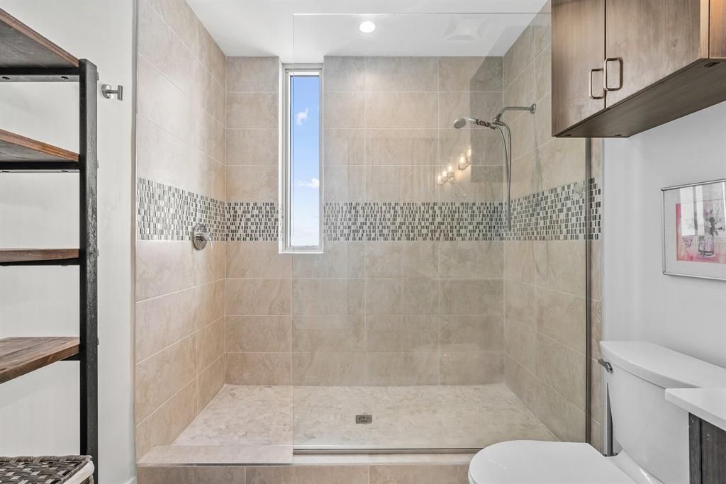 En Venta: $1,200,000 (3 camas, 3 baños, 1836 Pies cuadrados)