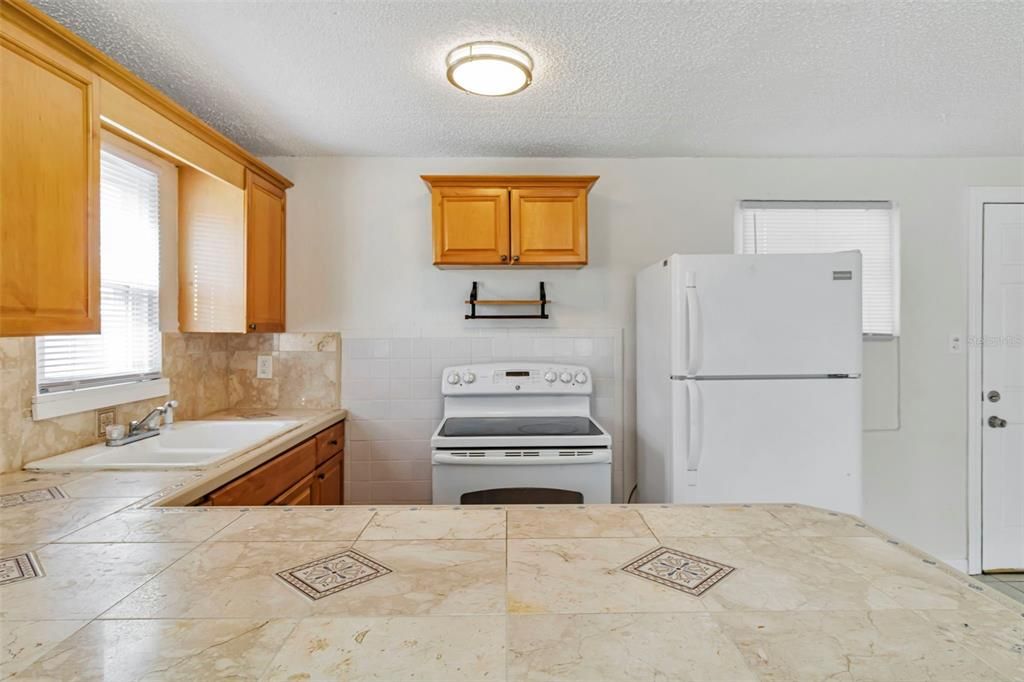 For Rent: $1,700 (1 beds, 1 baths, 450 Square Feet)