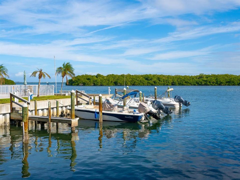 На продажу: $1,250,000 (0.28 acres)