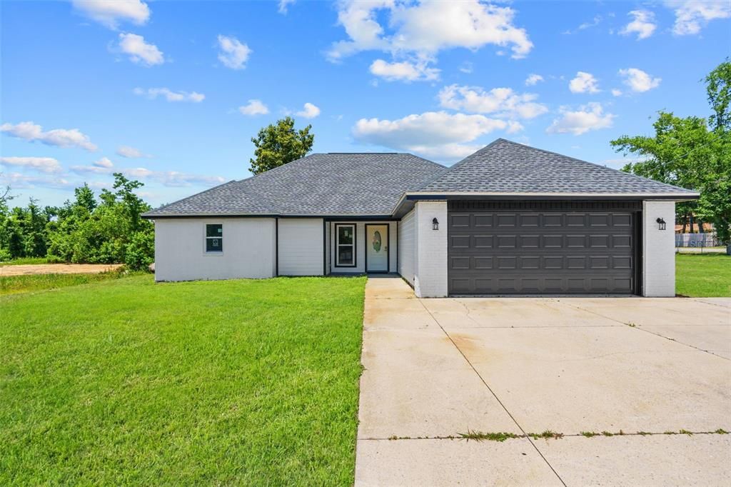 For Sale: $250,000 (4 beds, 2 baths, 1704 Square Feet)