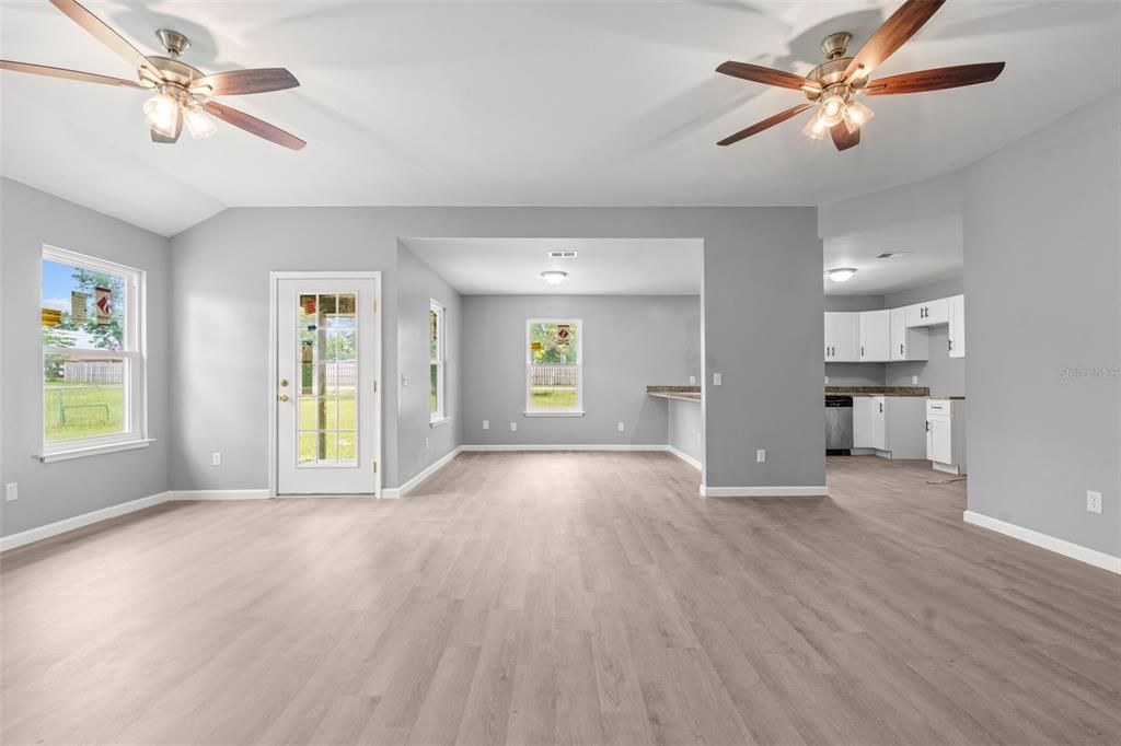 For Sale: $250,000 (4 beds, 2 baths, 1704 Square Feet)