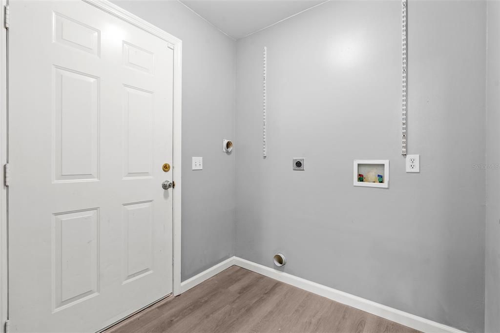 For Sale: $250,000 (4 beds, 2 baths, 1704 Square Feet)