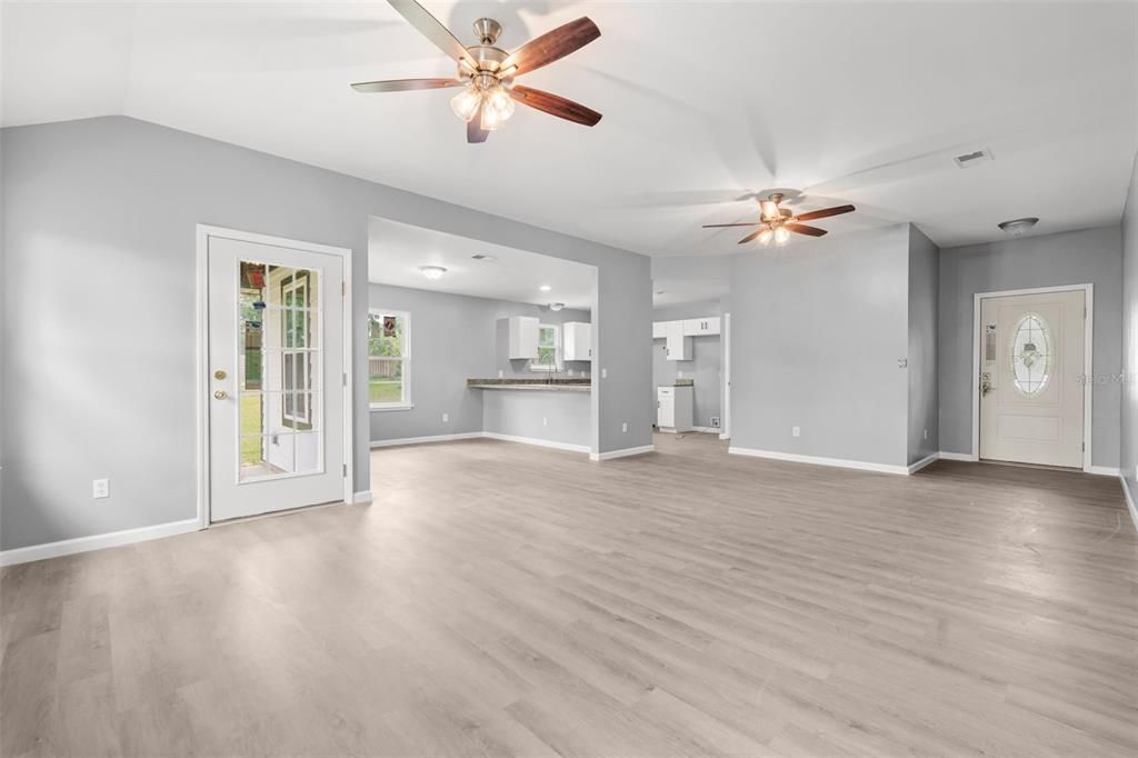 For Sale: $250,000 (4 beds, 2 baths, 1704 Square Feet)