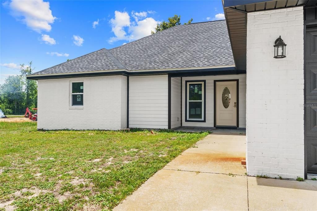 For Sale: $250,000 (4 beds, 2 baths, 1704 Square Feet)