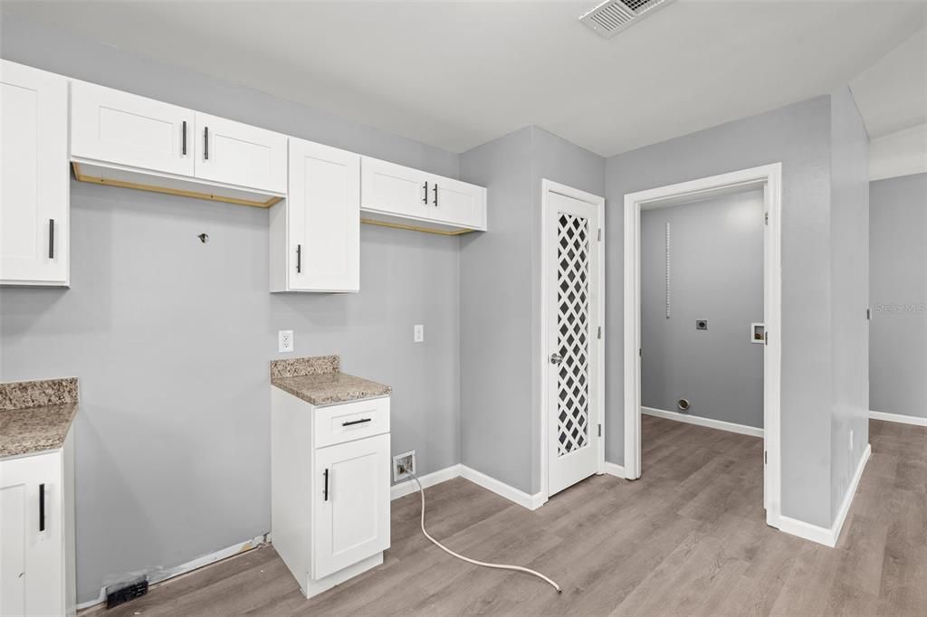 For Sale: $250,000 (4 beds, 2 baths, 1704 Square Feet)