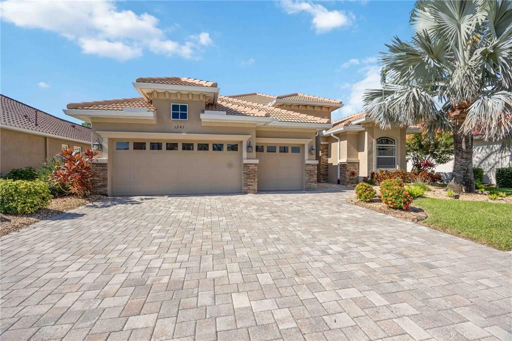 Active With Contract: $2,800 (4 beds, 3 baths, 2714 Square Feet)
