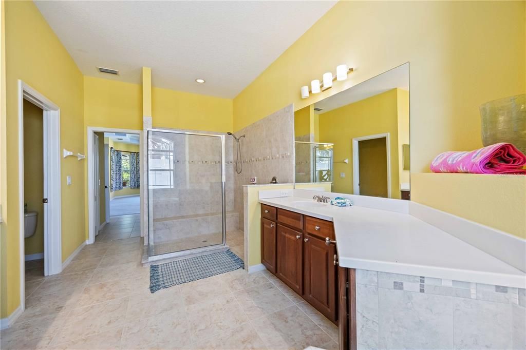 Active With Contract: $2,800 (4 beds, 3 baths, 2714 Square Feet)