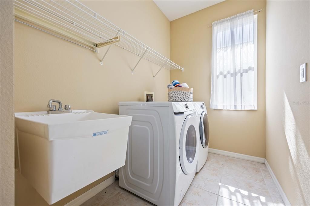 Active With Contract: $2,800 (4 beds, 3 baths, 2714 Square Feet)