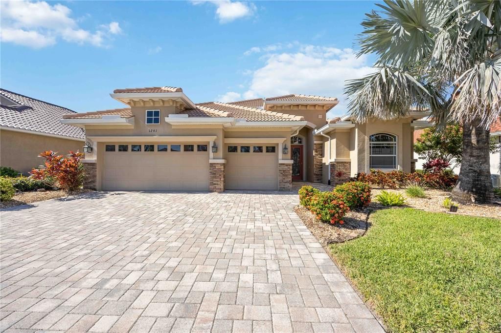 Active With Contract: $2,800 (4 beds, 3 baths, 2714 Square Feet)