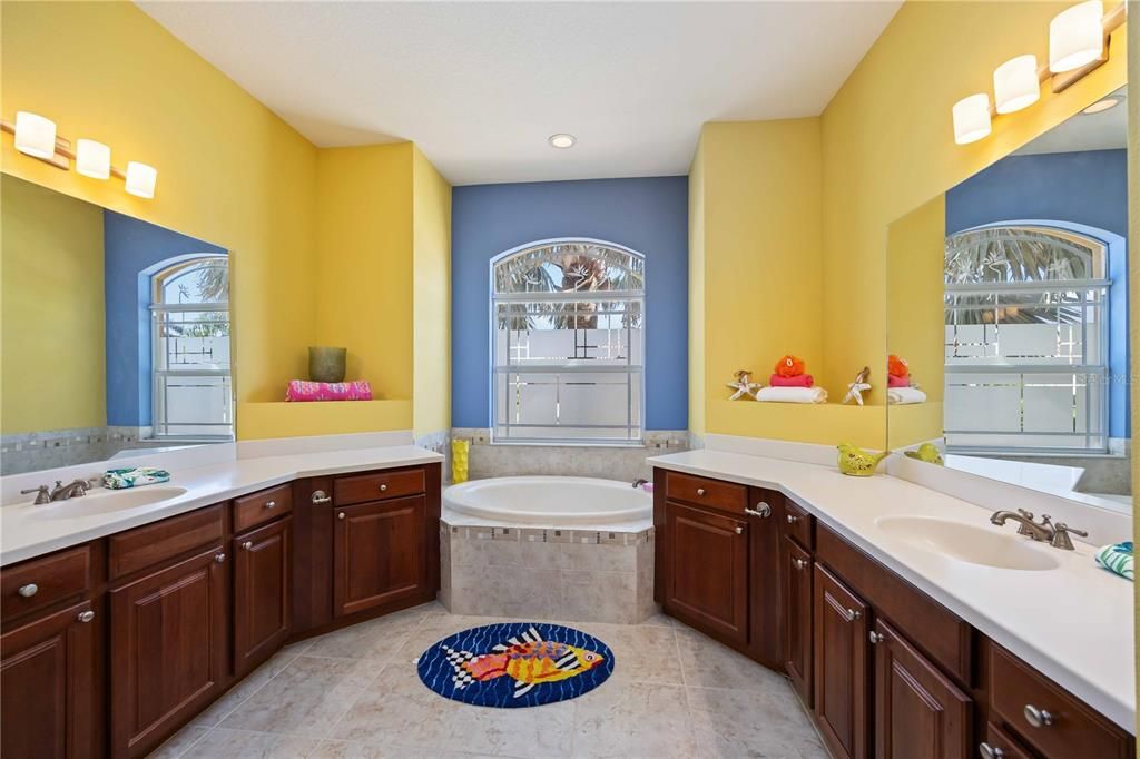 Active With Contract: $2,800 (4 beds, 3 baths, 2714 Square Feet)