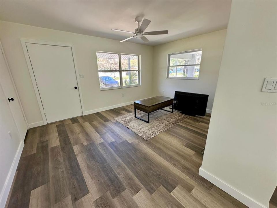 En Venta: $280,000 (4 camas, 2 baños, 1144 Pies cuadrados)