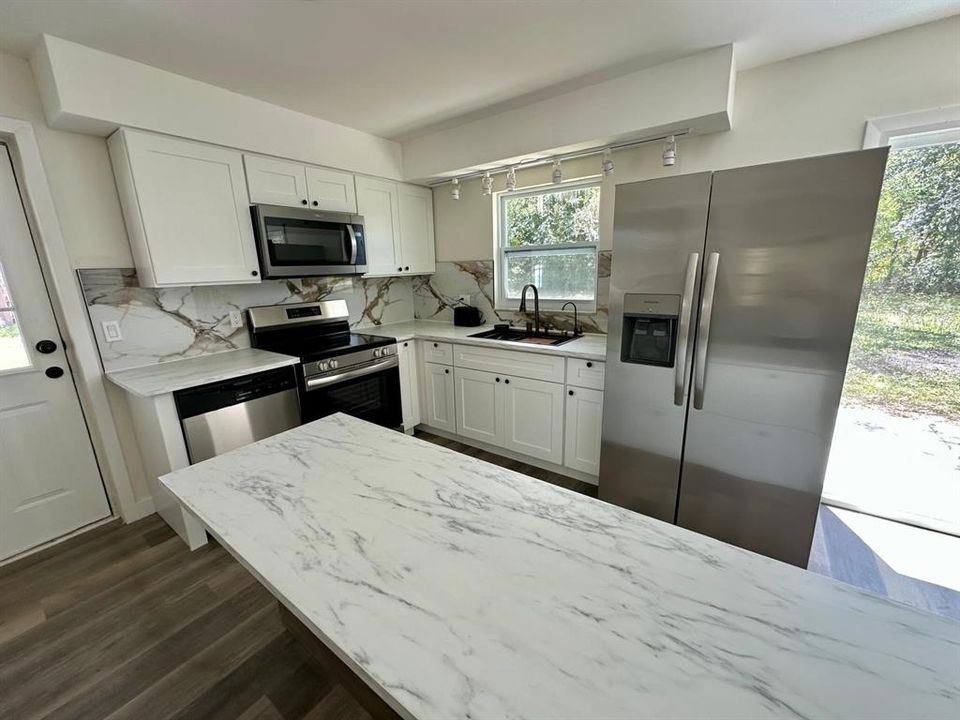 En Venta: $280,000 (4 camas, 2 baños, 1144 Pies cuadrados)