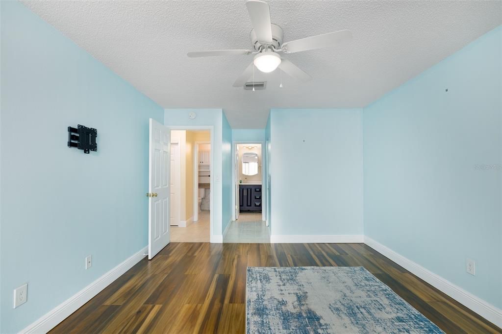 For Rent: $1,800 (2 beds, 2 baths, 1110 Square Feet)